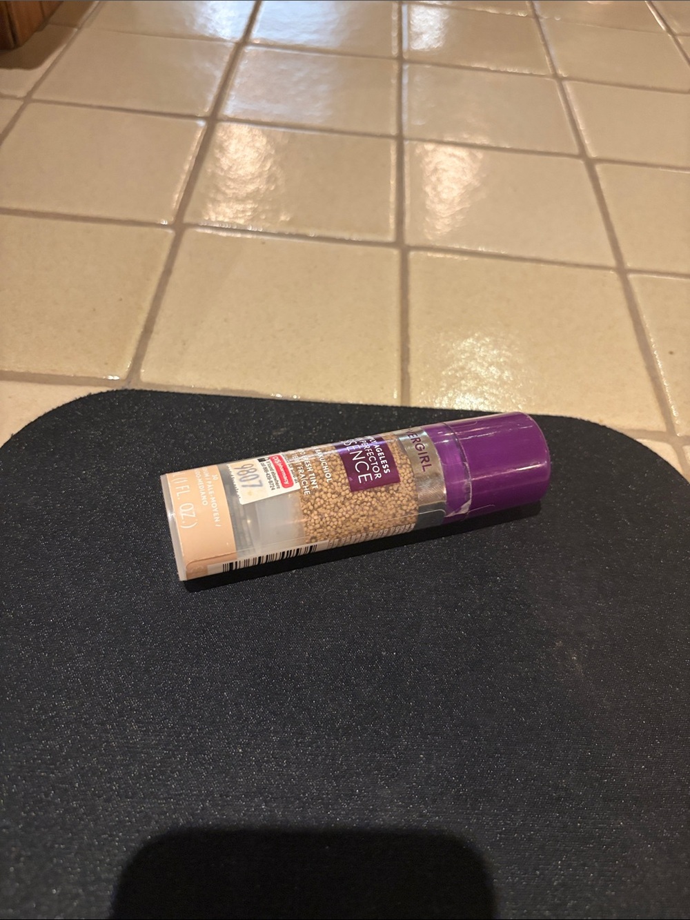 Covergirl hydro freshtint Foundation in light medium 30